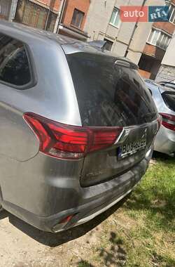 Позашляховик / Кросовер Mitsubishi Outlander 2017 в Тернополі