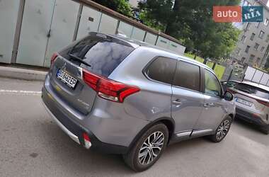 Позашляховик / Кросовер Mitsubishi Outlander 2017 в Тернополі