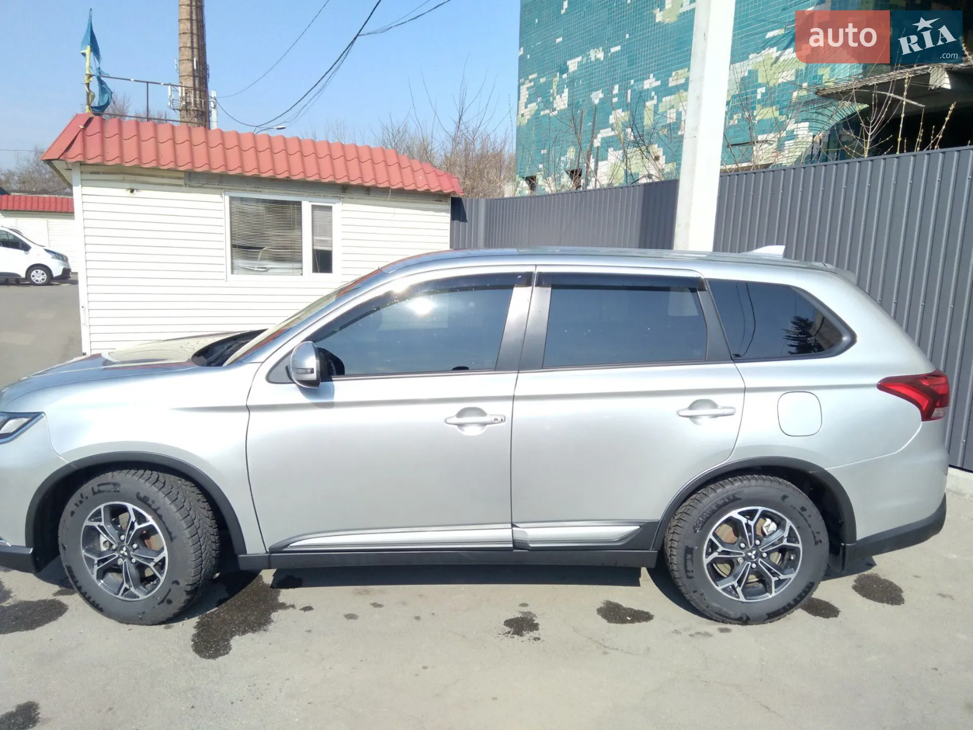 2020 Mitsubishi Outlander - мініатюра 2