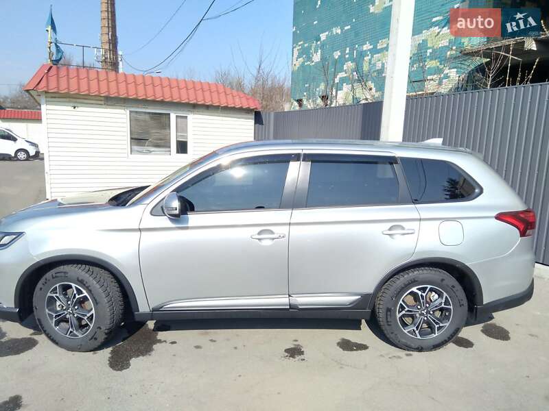 Позашляховик / Кросовер Mitsubishi Outlander 2020 в Дніпрі фото 2 Позашляховик / Кросовер Mitsubishi Outlander 2020 в Дніпрі