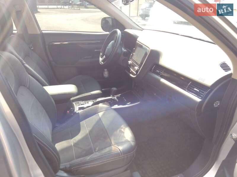 Позашляховик / Кросовер Mitsubishi Outlander 2020 в Дніпрі фото 9 Позашляховик / Кросовер Mitsubishi Outlander 2020 в Дніпрі