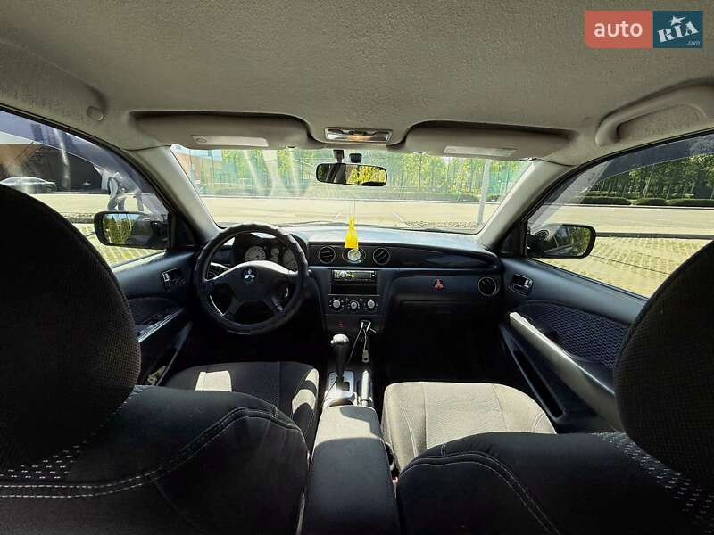 Позашляховик / Кросовер Mitsubishi Outlander 2005 в Харкові
