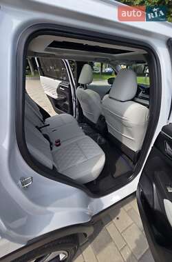 Позашляховик / Кросовер Mitsubishi Outlander 2023 в 