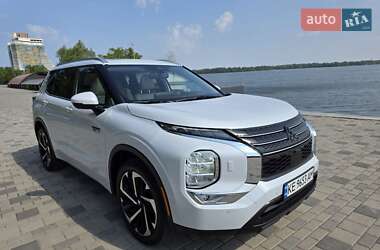 Позашляховик / Кросовер Mitsubishi Outlander 2023 в 