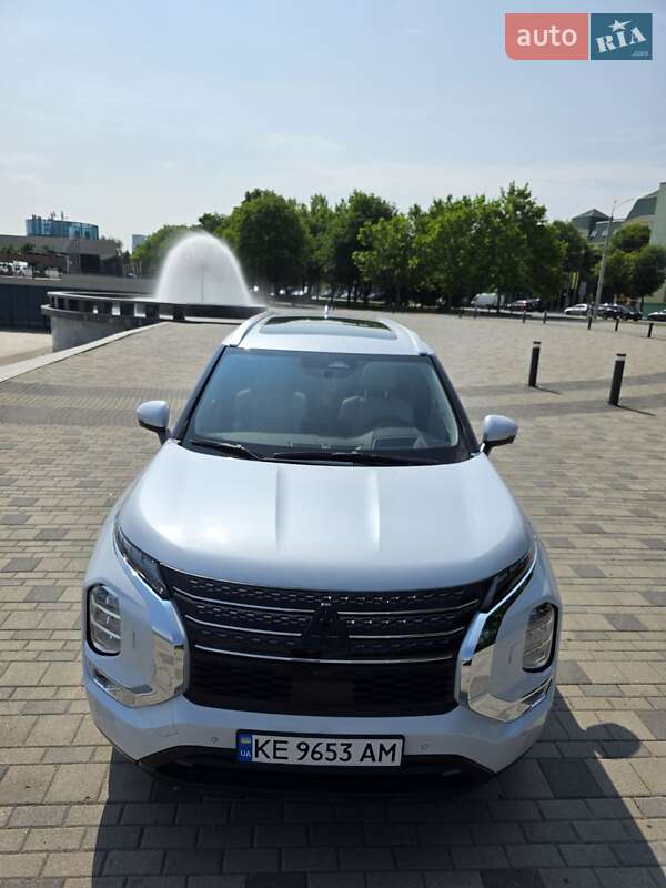 Mitsubishi Outlander 2023