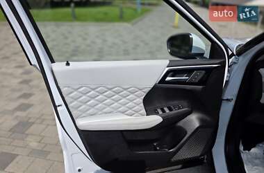 Позашляховик / Кросовер Mitsubishi Outlander 2023 в 