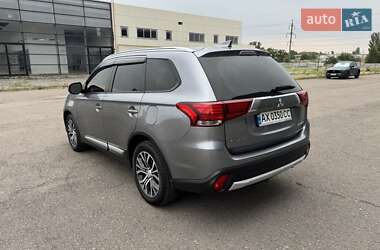 Внедорожник / Кроссовер Mitsubishi Outlander 2017 в 