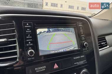 Внедорожник / Кроссовер Mitsubishi Outlander 2017 в 
