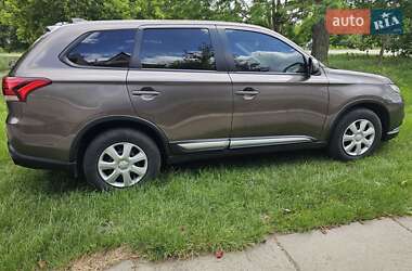 Внедорожник / Кроссовер Mitsubishi Outlander 2021 в 