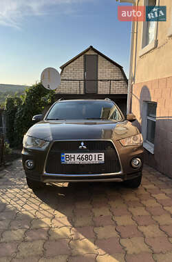 Внедорожник / Кроссовер Mitsubishi Outlander 2011 в Окнах