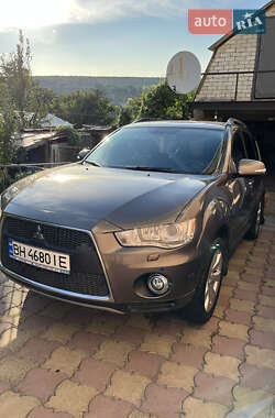 Внедорожник / Кроссовер Mitsubishi Outlander 2011 в 