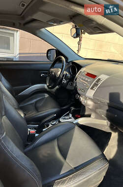Внедорожник / Кроссовер Mitsubishi Outlander 2011 в 