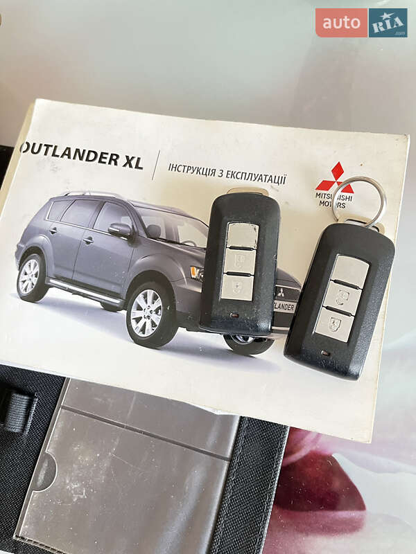 Позашляховик / Кросовер Mitsubishi Outlander 2011 в Окнах