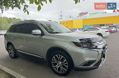 Позашляховик / Кросовер Mitsubishi Outlander 2016 в Запоріжжі