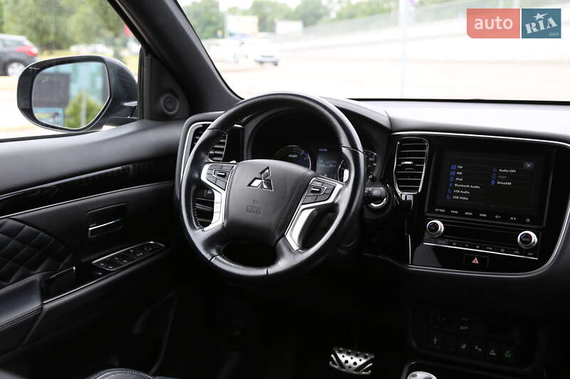 Внедорожник / Кроссовер Mitsubishi Outlander 2021 в Киеве