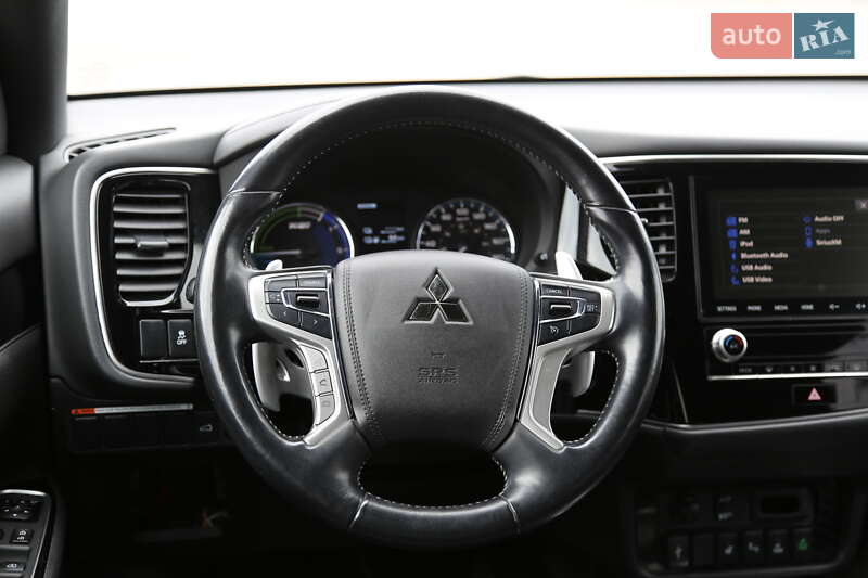 Внедорожник / Кроссовер Mitsubishi Outlander 2021 в Киеве