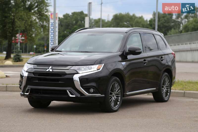 Внедорожник / Кроссовер Mitsubishi Outlander 2021 в Киеве