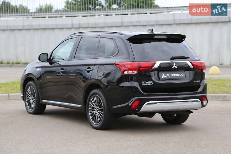 Внедорожник / Кроссовер Mitsubishi Outlander 2021 в Киеве