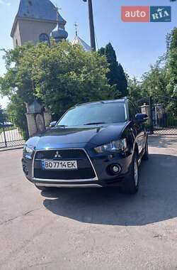 Внедорожник / Кроссовер Mitsubishi Outlander 2010 в 