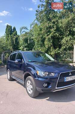 Внедорожник / Кроссовер Mitsubishi Outlander 2010 в 