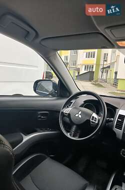 Внедорожник / Кроссовер Mitsubishi Outlander 2010 в 