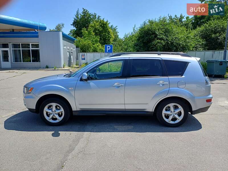 Позашляховик / Кросовер Mitsubishi Outlander 2010 в Житомирі