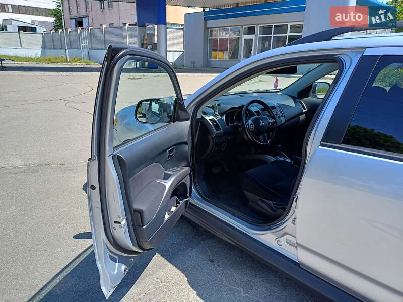 Позашляховик / Кросовер Mitsubishi Outlander 2010 в Житомирі