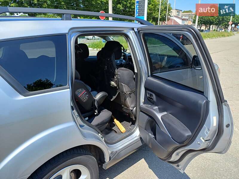 Позашляховик / Кросовер Mitsubishi Outlander 2010 в Житомирі