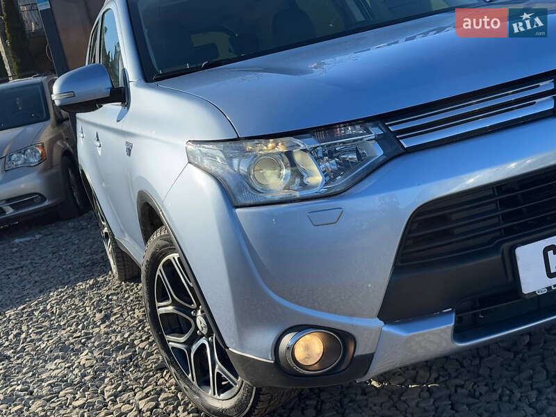 Позашляховик / Кросовер Mitsubishi Outlander 2014 в Стрию