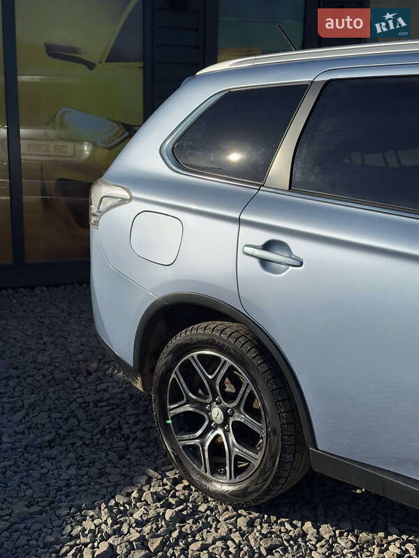 Позашляховик / Кросовер Mitsubishi Outlander 2014 в Стрию