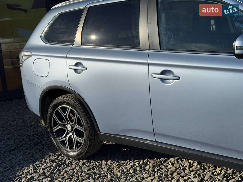 Позашляховик / Кросовер Mitsubishi Outlander 2014 в Стрию