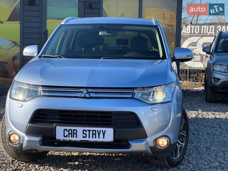 Позашляховик / Кросовер Mitsubishi Outlander 2014 в Стрию