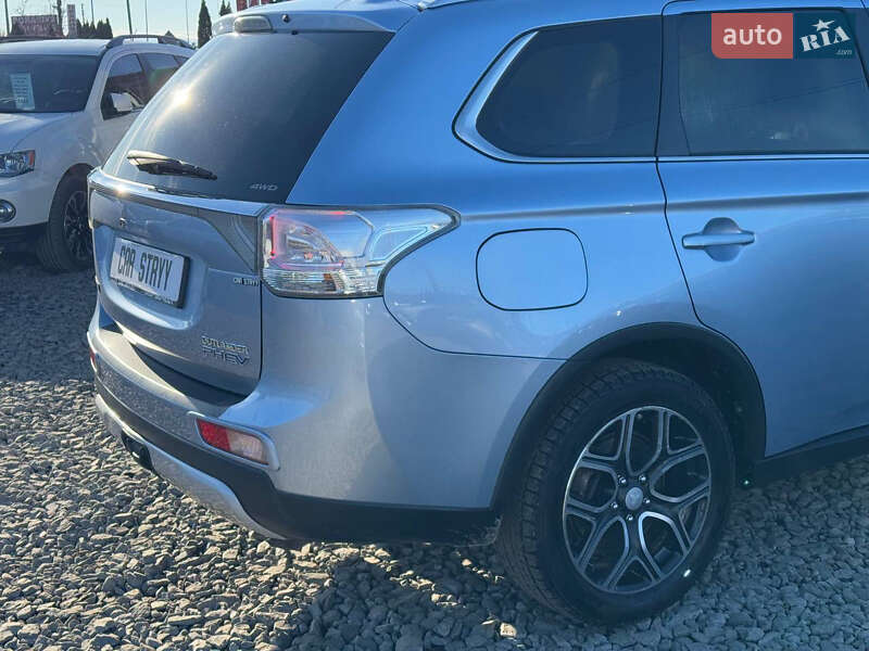 Позашляховик / Кросовер Mitsubishi Outlander 2014 в Стрию