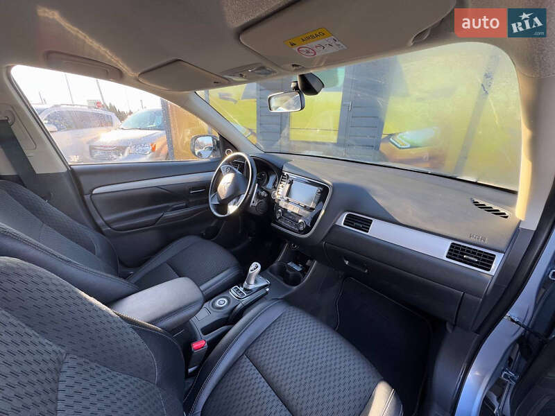 Позашляховик / Кросовер Mitsubishi Outlander 2014 в Стрию
