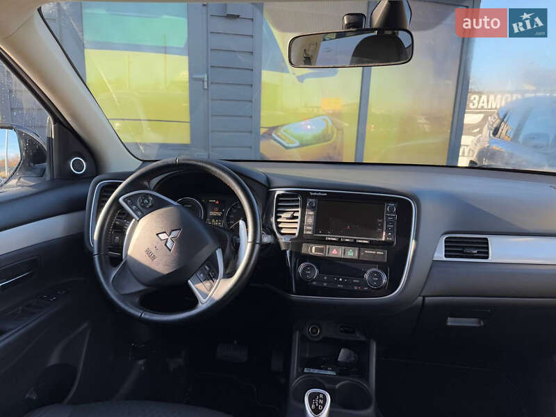 Позашляховик / Кросовер Mitsubishi Outlander 2014 в Стрию