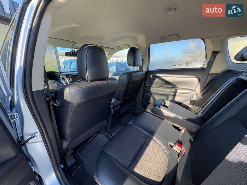 Позашляховик / Кросовер Mitsubishi Outlander 2014 в Стрию