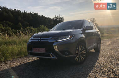 Позашляховик / Кросовер Mitsubishi Outlander 2019 в Львові