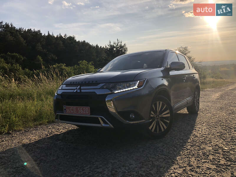 Позашляховик / Кросовер Mitsubishi Outlander 2019 в Львові