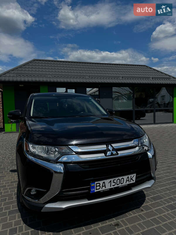 Внедорожник / Кроссовер Mitsubishi Outlander 2016 в Кропивницком