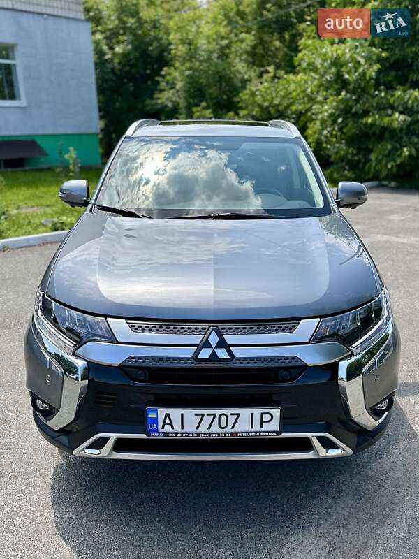 Внедорожник / Кроссовер Mitsubishi Outlander 2021 в 