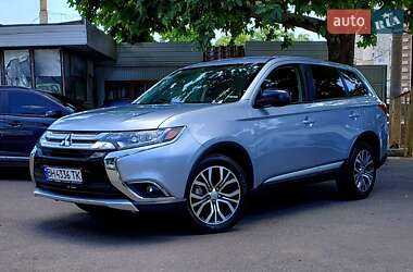 Внедорожник / Кроссовер Mitsubishi Outlander 2016 в Одессе
