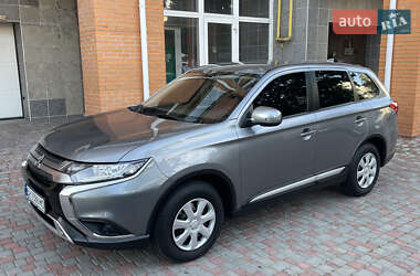 Внедорожник / Кроссовер Mitsubishi Outlander 2021 в Киеве
