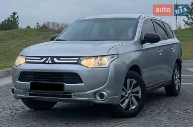 Внедорожник / Кроссовер Mitsubishi Outlander 2013 в Львове
