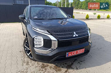 Внедорожник / Кроссовер Mitsubishi Outlander 2021 в Львове