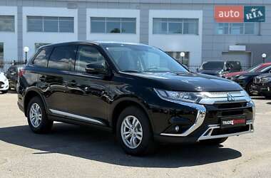 Внедорожник / Кроссовер Mitsubishi Outlander 2020 в Киеве