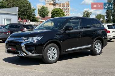 Внедорожник / Кроссовер Mitsubishi Outlander 2020 в 