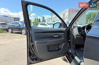 Внедорожник / Кроссовер Mitsubishi Outlander 2020 в 