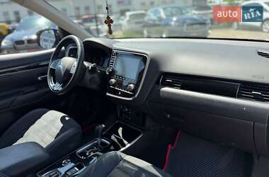 Внедорожник / Кроссовер Mitsubishi Outlander 2020 в 