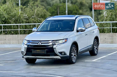 Позашляховик / Кросовер Mitsubishi Outlander 2015 в Києві