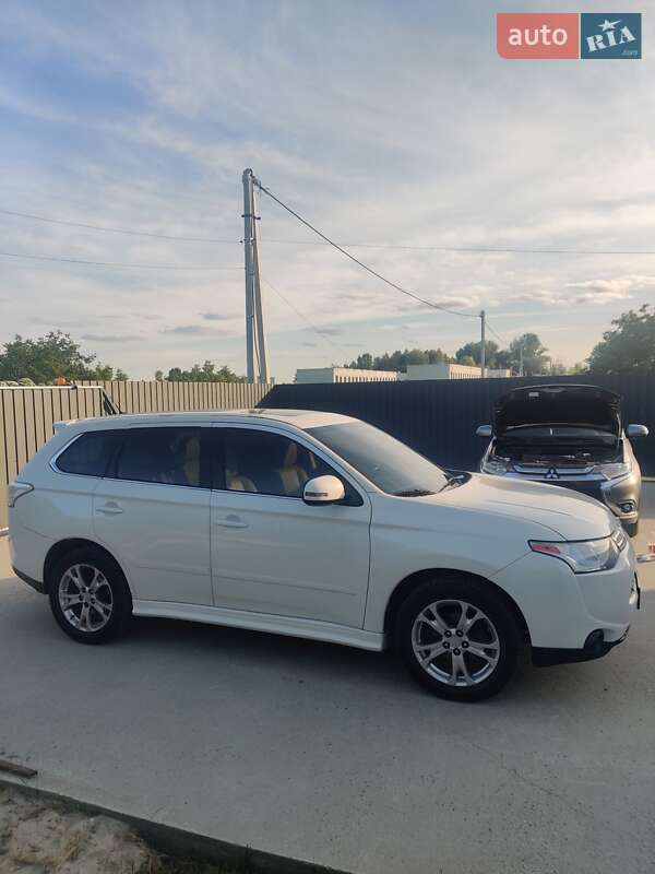 Внедорожник / Кроссовер Mitsubishi Outlander 2013 в Киеве
